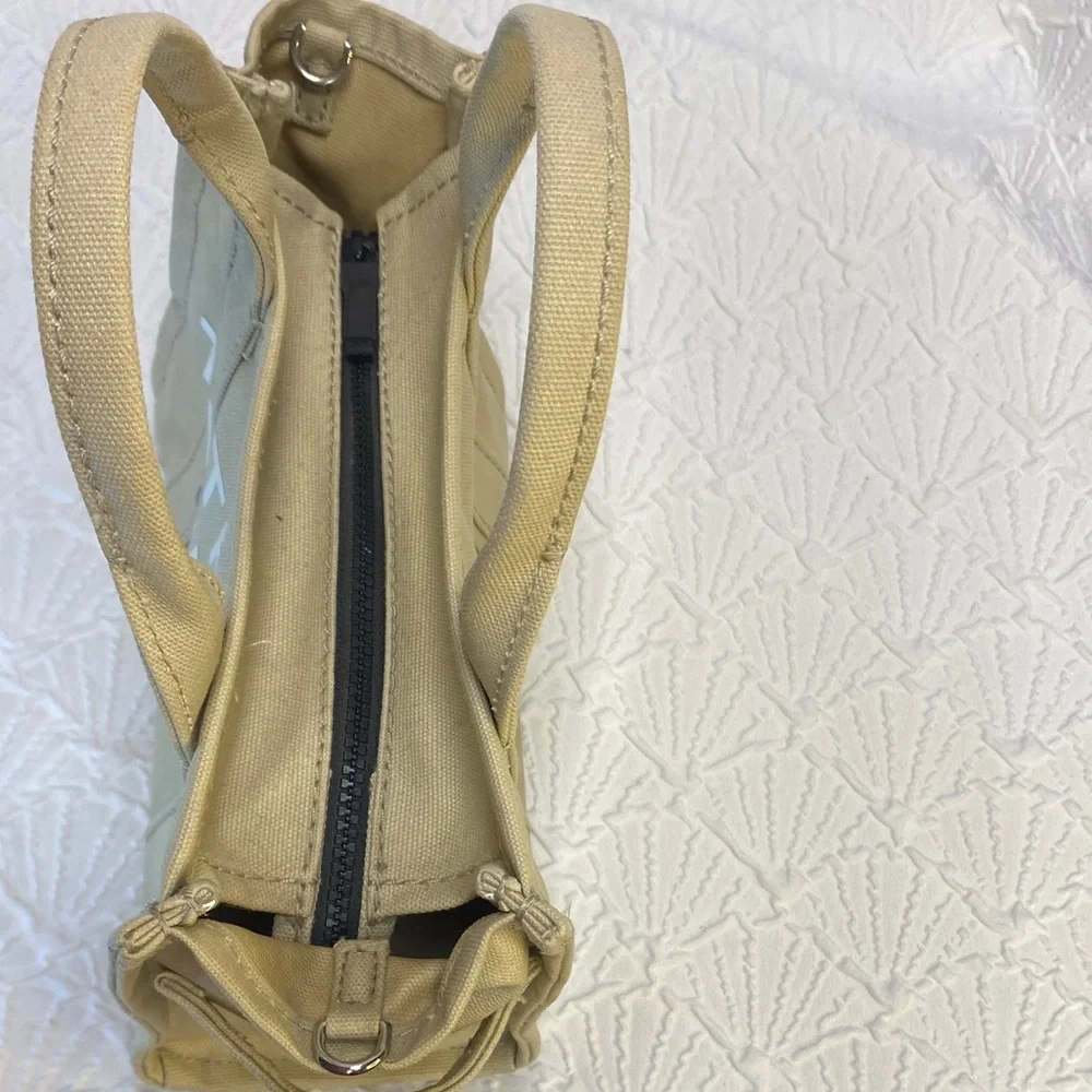 Marc Jacobs The Tote‎ Bag Cream Tan w/Black adjustable removable Crossbody Strap - Picture 13 of 16